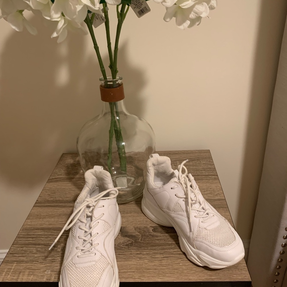 White - Picture 4 of 4